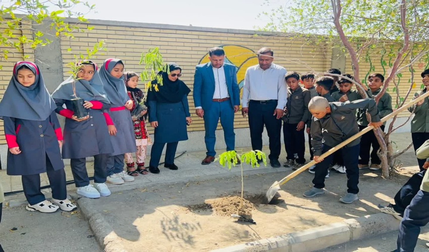دفتر آموزش، ترویج و مشارکت های مردمی سازمان جنگلها، مراتع و آبخیزداری کشور با تسهیل گران و اعضای پروژه ی مدیریت جامع حوزه ی آبخیز