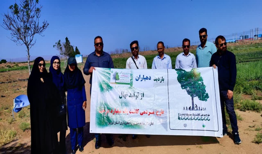 کاشت نهال توسط جمعیت احیای انسانی در قم