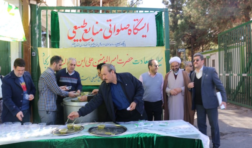 برپایی ایستگاه صلواتی همزمان با دهه مبارک فجر و در آستانه میلاد امام علی(ع)