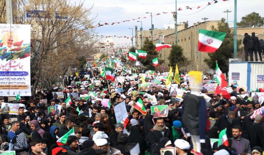 حضور خانواده ی منابع طبیعی و آبخیزداری استان قم در راهپیمایی 22 بهمن 