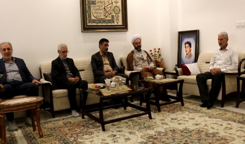 دیدار با خانواده شهید صادقی 