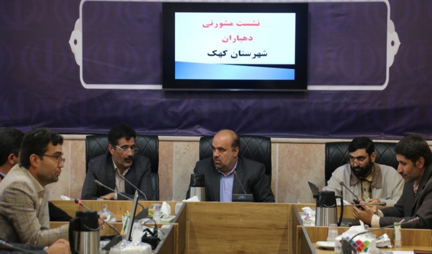 فرماندار و دهیاران شهرستان کهک پای کار طرح مردمی کاشت یک میلیارد درخت