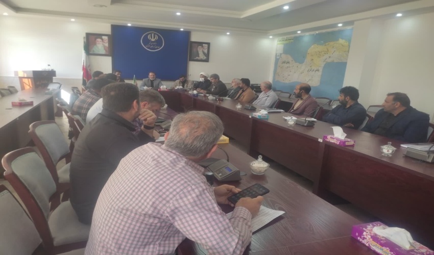 آبیاری نهال های کاشته شده با آب های خاکستری