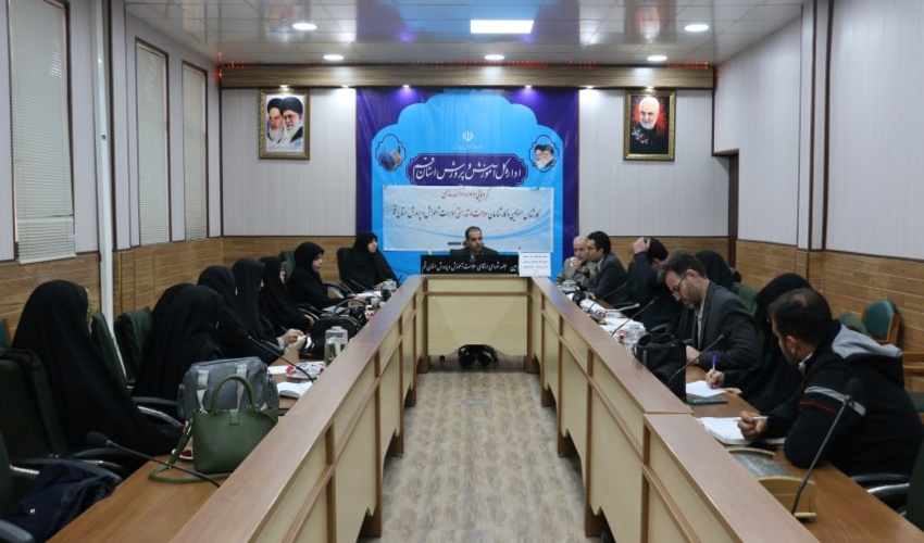 پای کار آمدن مسئولین سلامت و تندرسی اداره کل آموزش و پرورش استان قم در طرح مردمی کاشت یک میلیارد درخت