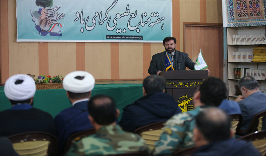 توسعه صنایع آب‌بر در قم خیانت به کشور است