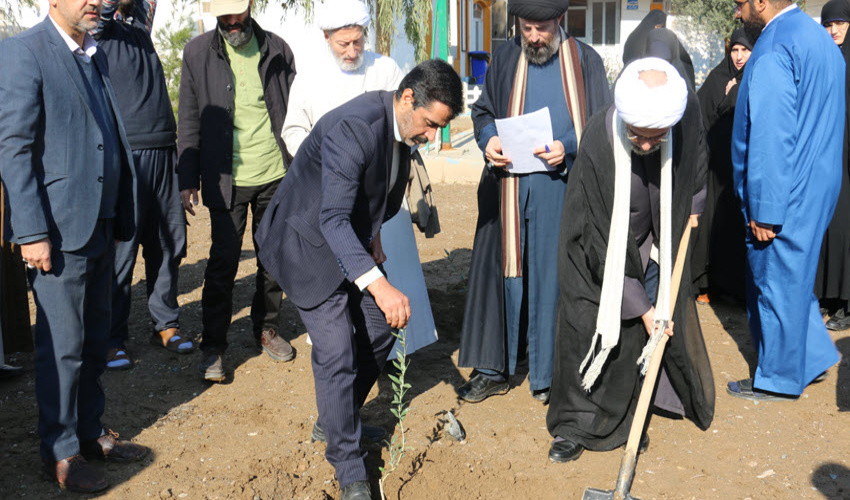 کاشت نهال توسط طلبه های مرکز مدیریت حوزه ی علمیه خواهران