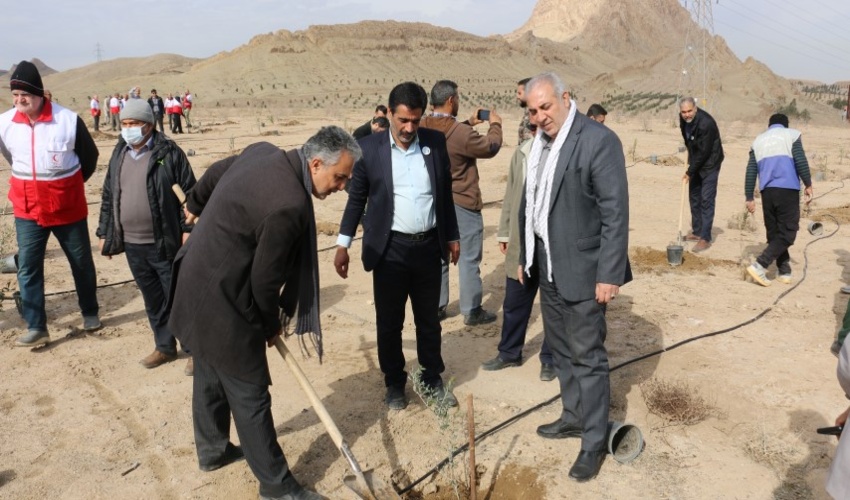 برگزاری آیین کاشت نهال با حضور اعضای سازمان بسیج کارمندی