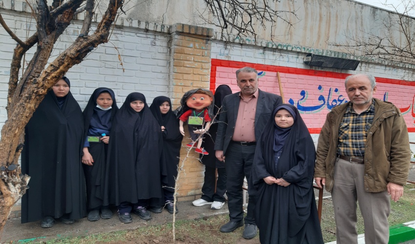 غرس نهال در دبستان شاهد مریم