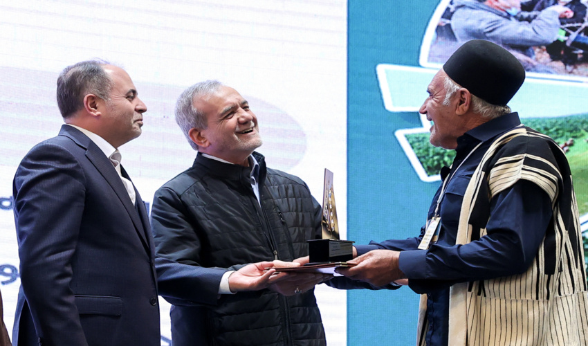 تجلیل از نمونه های منابع طبیعی در همایش برگزیدگان بخش کشاورزی ایران 