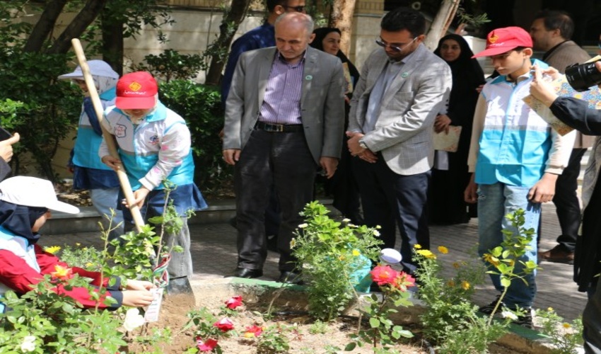 پویش نهال امید در مدارس؛ نمادی از پیوند دانش آموزان با آرمان‌های انقلاب و شهدا